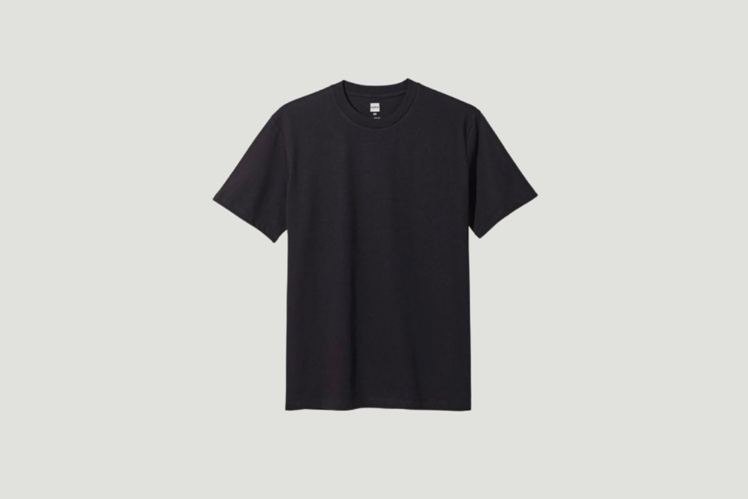een zwart basic t-shirt van de HEMA